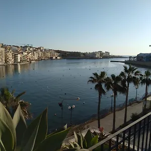 Seafront Akwador Πανσιόν